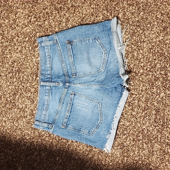 Shorts - Picture 2 of 4